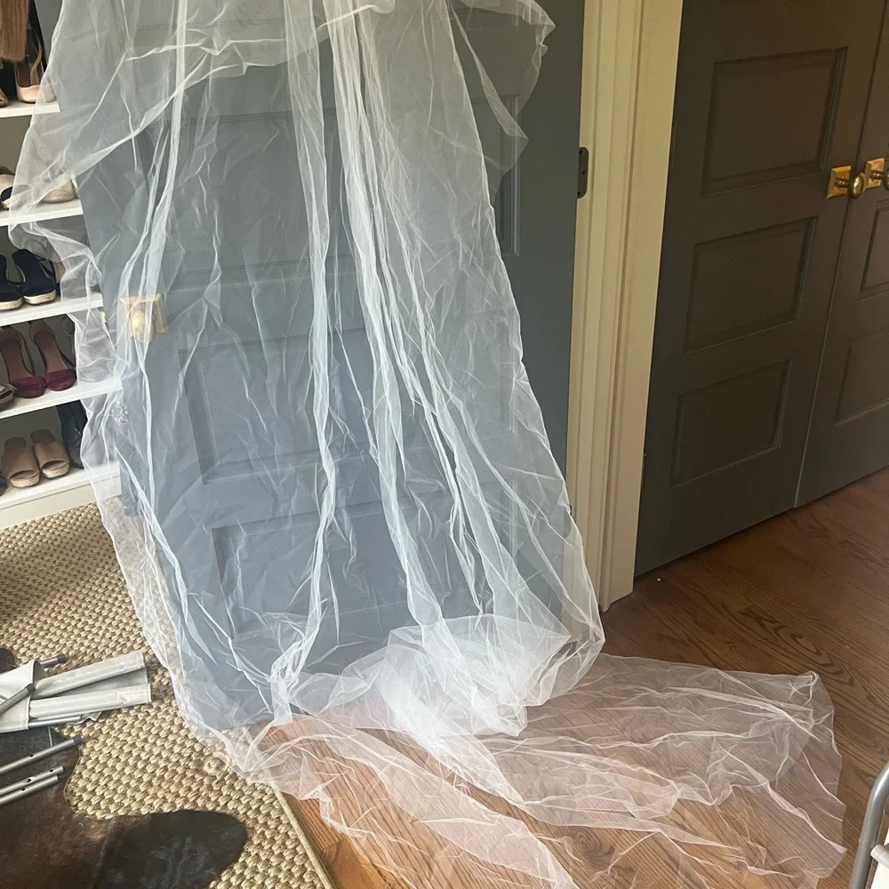 Cathedral length Augusta Jones plain white wedding veil - Picture 6 of 9